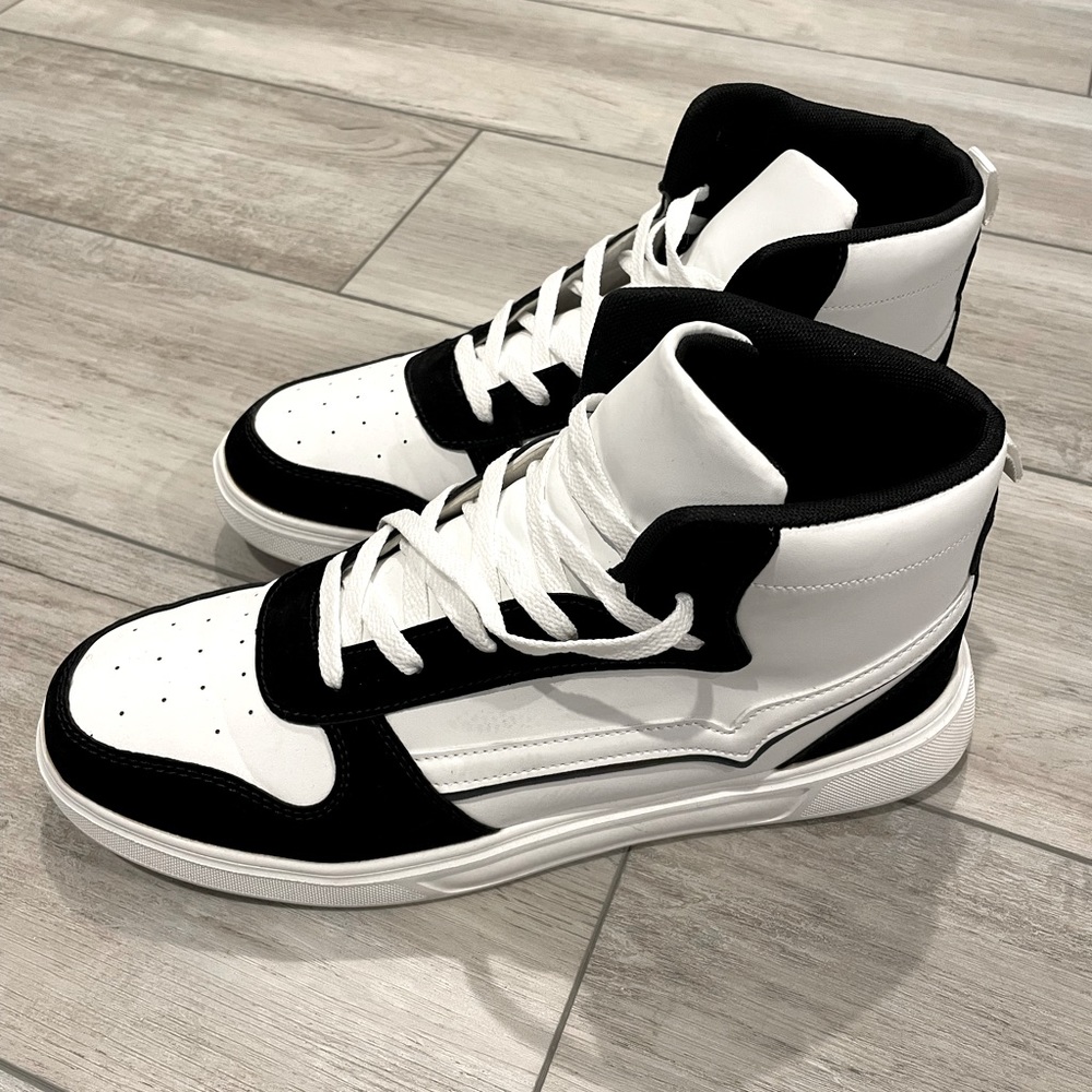 Men’s Size 10.5 Sneakers